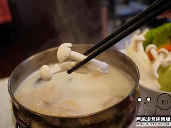 【桃園簡餐】巷弄食堂(原窩在轉角)-鮮乳酪火鍋配料豐富，湯底濃醇夠味．桃園市區/簡餐/火鍋/烏龍麵