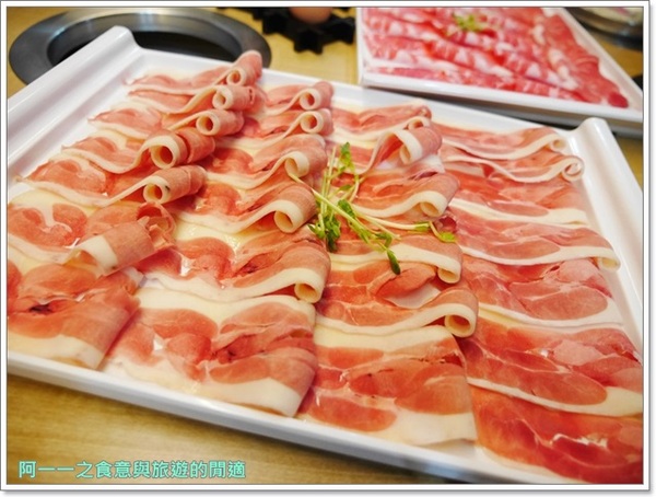 沐也日式涮涮鍋:新莊 沐也日式涮涮鍋 大份量平價肉盤(建議訂位)~大口吃肉好爽快