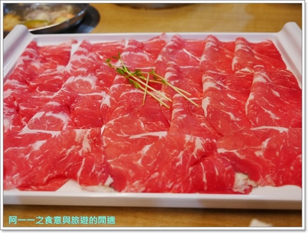 沐也日式涮涮鍋:新莊 沐也日式涮涮鍋 大份量平價肉盤(建議訂位)~大口吃肉好爽快