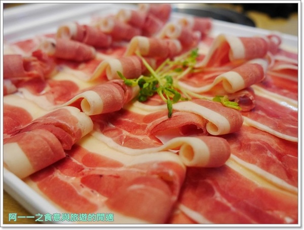 沐也日式涮涮鍋:新莊 沐也日式涮涮鍋 大份量平價肉盤(建議訂位)~大口吃肉好爽快