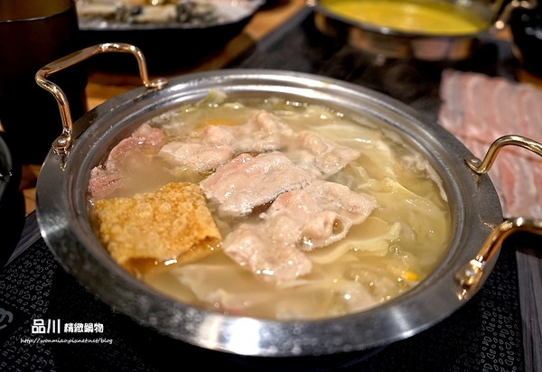 品川精緻鍋物：【板橋火鍋】板橋捷運站週邊美食／火鍋推薦／南瓜牛奶鍋／酸菜白肉鍋 ✿✿ 品川精緻鍋物 ✿✿ （完整菜單）