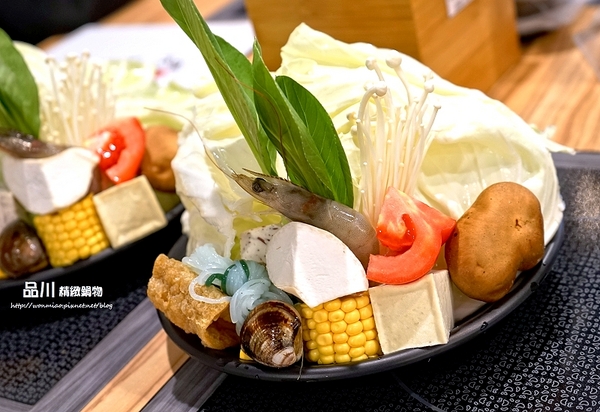品川精緻鍋物：【板橋火鍋】板橋捷運站週邊美食／火鍋推薦／南瓜牛奶鍋／酸菜白肉鍋 ✿✿ 品川精緻鍋物 ✿✿ （完整菜單）