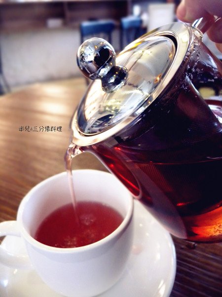 in% HAIR & CAFE(漢中店):【台北市萬華區。咖啡廳】 in% HAIR & CAFE 漢中店 西門町捷運站下午茶推薦 有可愛咖啡造型拉花