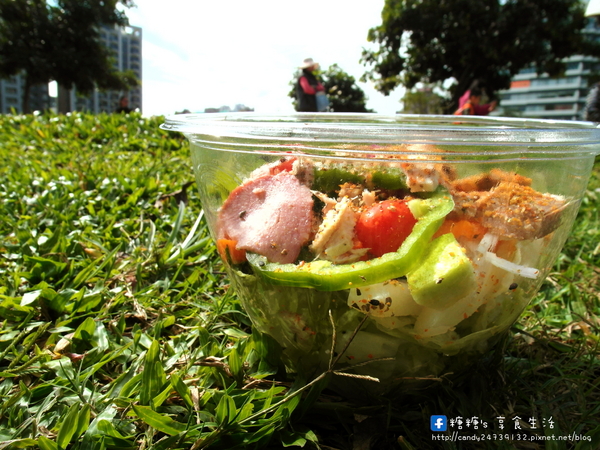 不只是沙拉:〖台中│美食〗不只是沙拉 ❤ 冬天吃肥肥,快來碗兼具營養又健康的沙拉,來去油一下!!還有美味的咖哩飯及番茄湯溫暖上市唷!!