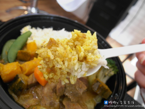 不只是沙拉:〖台中│美食〗不只是沙拉 ❤ 冬天吃肥肥,快來碗兼具營養又健康的沙拉,來去油一下!!還有美味的咖哩飯及番茄湯溫暖上市唷!!