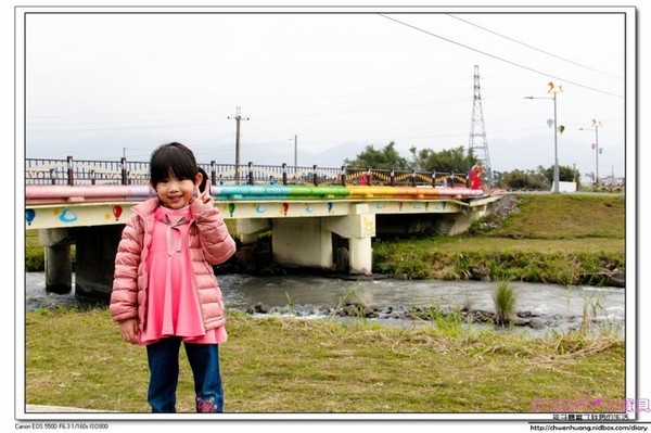 愛之橋(柑仔坑橋)：2016宜蘭景點-三星鄉柑仔坑橋/七彩炫光/拍婚紗的好景點♥♥