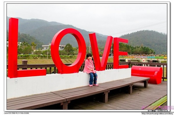 愛之橋(柑仔坑橋)：2016宜蘭景點-三星鄉柑仔坑橋/七彩炫光/拍婚紗的好景點♥♥