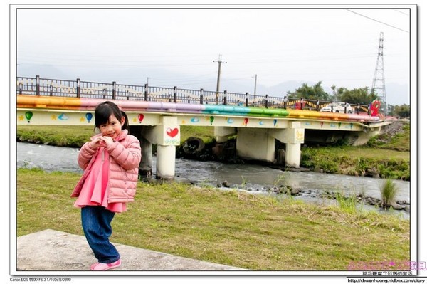 愛之橋(柑仔坑橋)：2016宜蘭景點-三星鄉柑仔坑橋/七彩炫光/拍婚紗的好景點♥♥