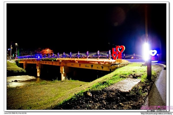 愛之橋(柑仔坑橋)：2016宜蘭景點-三星鄉柑仔坑橋/七彩炫光/拍婚紗的好景點♥♥
