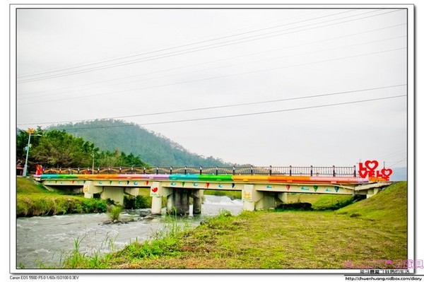 愛之橋(柑仔坑橋)：2016宜蘭景點-三星鄉柑仔坑橋/七彩炫光/拍婚紗的好景點♥♥