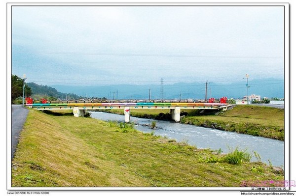 愛之橋(柑仔坑橋)：2016宜蘭景點-三星鄉柑仔坑橋/七彩炫光/拍婚紗的好景點♥♥