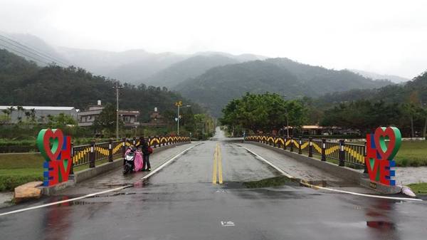 愛之橋(柑仔坑橋)：【宜蘭景點】愛之橋LOVE景觀平台