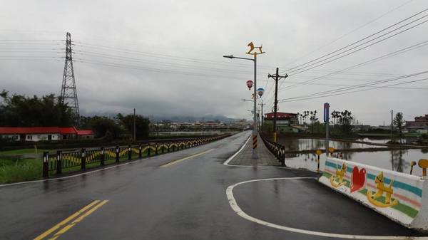 愛之橋(柑仔坑橋)：【宜蘭景點】愛之橋LOVE景觀平台