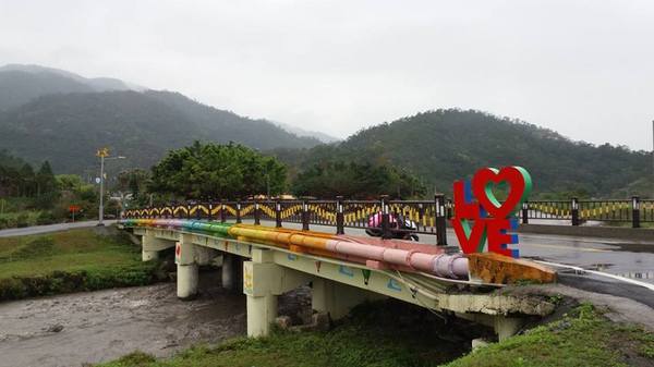 愛之橋(柑仔坑橋)：【宜蘭景點】愛之橋LOVE景觀平台