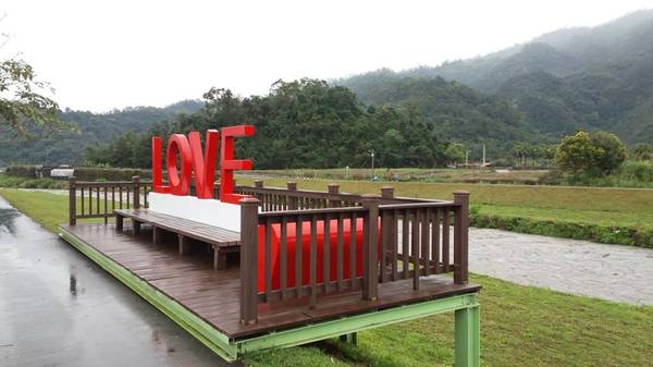 愛之橋(柑仔坑橋)：【宜蘭景點】愛之橋LOVE景觀平台