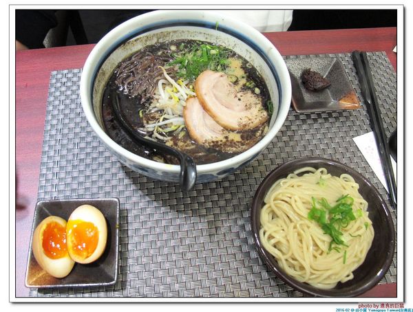 山小屋 Yamagoya Taiwan(台南店)：（台南。東區美食）山小屋 Yamagoya Taiwan/台南。來自日本九州的好味道。道地福岡拉麵，不用飛到日本，台南就吃得到囉！