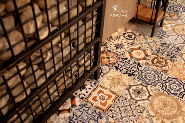 宮 韓式料理 台南店:【台南||東區】宮 韓式料理(台南店)─東區平價新韓味兒!華麗風裝潢+附免費小菜吃到飽!