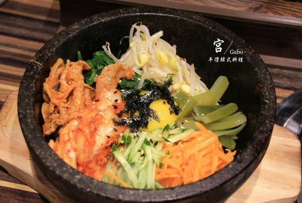 宮 韓式料理 台南店:【台南||東區】宮 韓式料理(台南店)─東區平價新韓味兒!華麗風裝潢+附免費小菜吃到飽!