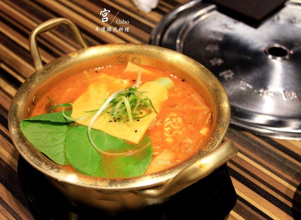 宮 韓式料理 台南店:【台南||東區】宮 韓式料理(台南店)─東區平價新韓味兒!華麗風裝潢+附免費小菜吃到飽!