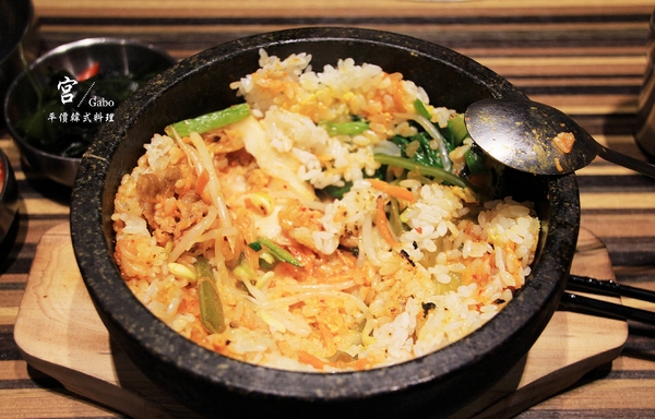 宮 韓式料理 台南店:【台南||東區】宮 韓式料理(台南店)─東區平價新韓味兒!華麗風裝潢+附免費小菜吃到飽!