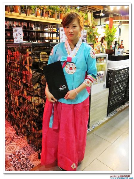 宮 韓式料理 台南店：（台南。東區美食）『宮 韓式料理（台南店）』。來自嘉義的美味韓國料理。席捲而來的韓風～超火紅排隊店＿平價美味大份量，堪稱台南No.1 的正統韓式料理。今年必吃韓國美食！