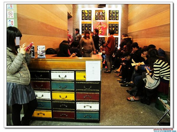 宮 韓式料理 台南店：（台南。東區美食）『宮 韓式料理（台南店）』。來自嘉義的美味韓國料理。席捲而來的韓風～超火紅排隊店＿平價美味大份量，堪稱台南No.1 的正統韓式料理。今年必吃韓國美食！