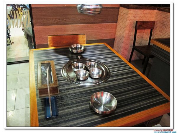 宮 韓式料理 台南店：（台南。東區美食）『宮 韓式料理（台南店）』。來自嘉義的美味韓國料理。席捲而來的韓風～超火紅排隊店＿平價美味大份量，堪稱台南No.1 的正統韓式料理。今年必吃韓國美食！