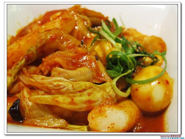 宮 韓式料理 台南店：（台南。東區美食）『宮 韓式料理（台南店）』。來自嘉義的美味韓國料理。席捲而來的韓風～超火紅排隊店＿平價美味大份量，堪稱台南No.1 的正統韓式料理。今年必吃韓國美食！