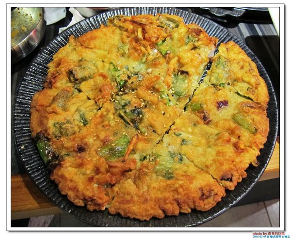 宮 韓式料理 台南店：（台南。東區美食）『宮 韓式料理（台南店）』。來自嘉義的美味韓國料理。席捲而來的韓風～超火紅排隊店＿平價美味大份量，堪稱台南No.1 的正統韓式料理。今年必吃韓國美食！