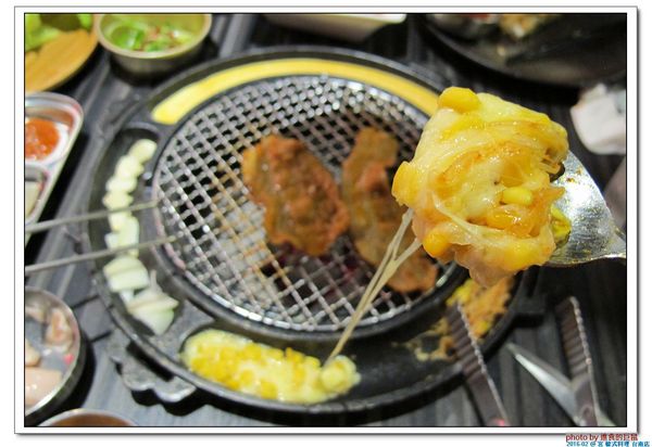 宮 韓式料理 台南店：（台南。東區美食）『宮 韓式料理（台南店）』。來自嘉義的美味韓國料理。席捲而來的韓風～超火紅排隊店＿平價美味大份量，堪稱台南No.1 的正統韓式料理。今年必吃韓國美食！