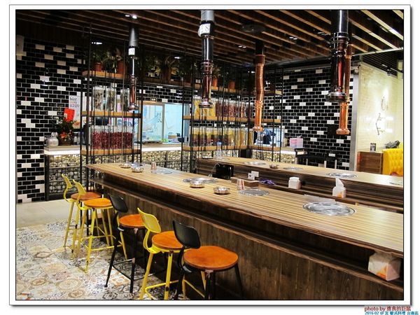 宮 韓式料理 台南店：（台南。東區美食）『宮 韓式料理（台南店）』。來自嘉義的美味韓國料理。席捲而來的韓風～超火紅排隊店＿平價美味大份量，堪稱台南No.1 的正統韓式料理。今年必吃韓國美食！