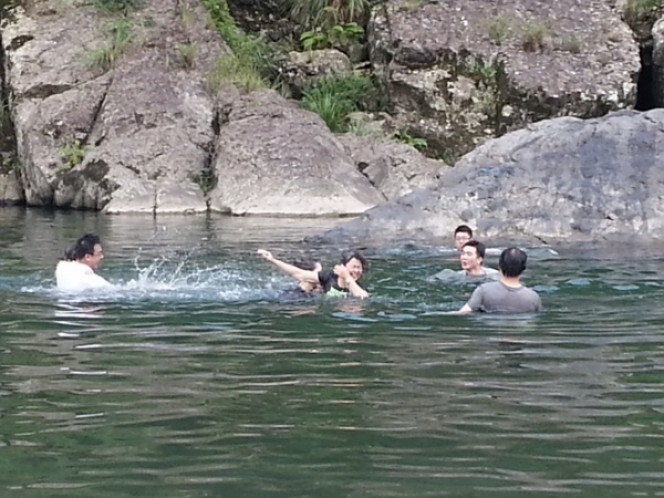 新北市烏來-泰雅巴萊部落村:【台北旅遊】2015年5月,新北烏來部落烤肉玩水趣