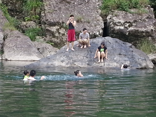 新北市烏來-泰雅巴萊部落村:【台北旅遊】2015年5月,新北烏來部落烤肉玩水趣