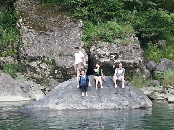 新北市烏來-泰雅巴萊部落村:【台北旅遊】2015年5月,新北烏來部落烤肉玩水趣