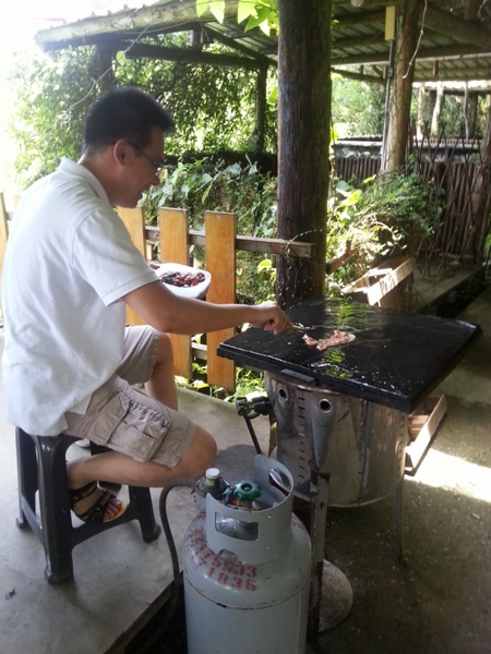 新北市烏來-泰雅巴萊部落村:【台北旅遊】2015年5月,新北烏來部落烤肉玩水趣