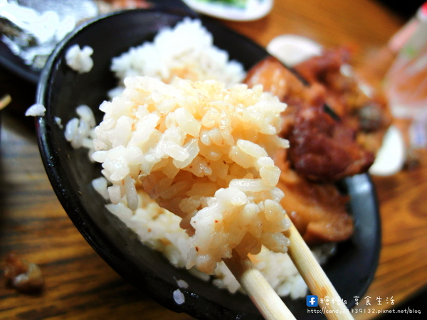 銘爌肉飯:〖台中│美食〗銘爌肉飯 ❤ 運將大哥最愛的深夜美食!!小菜部份偏鹹了點~跟爌肉飯相比,糖糖個人比較大推豬腳飯!!