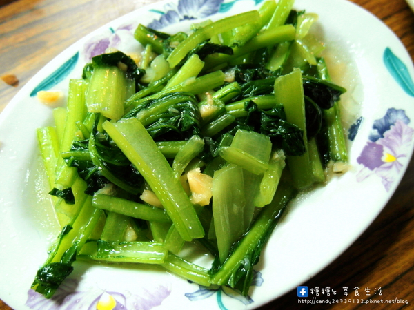 銘爌肉飯:〖台中│美食〗銘爌肉飯 ❤ 運將大哥最愛的深夜美食!!小菜部份偏鹹了點~跟爌肉飯相比,糖糖個人比較大推豬腳飯!!