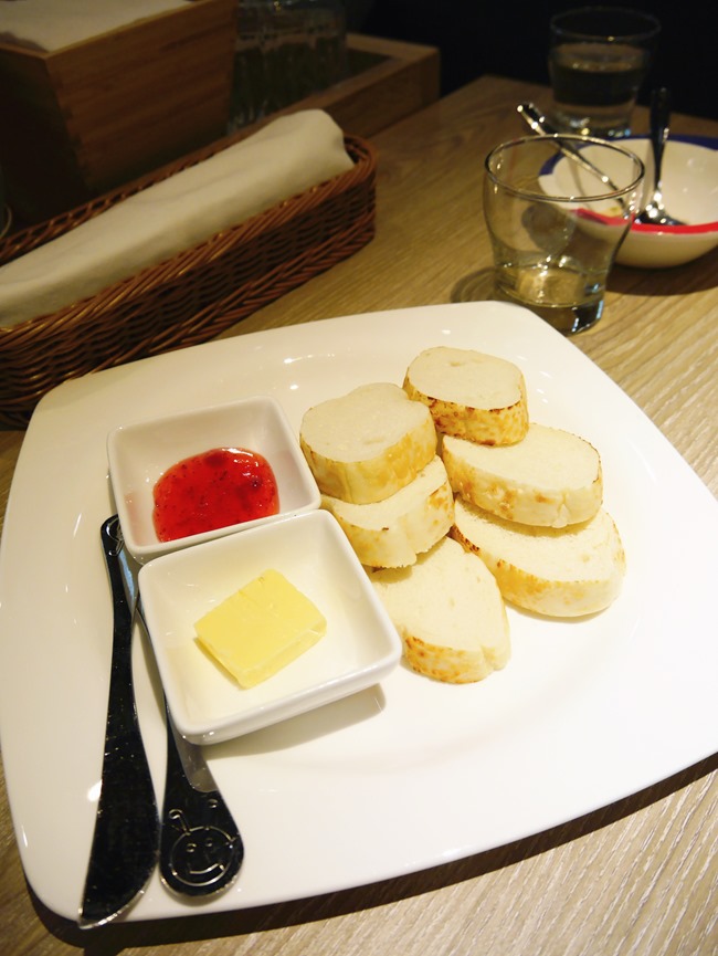 【台北。內湖】高水準BossMama親子餐廳。旋轉木馬、樹屋、球池、閱讀區