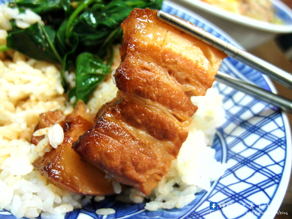 姥姥跳牆:〖台中│美食〗姥姥跳牆 ❤ 令人懷念的特色眷村美食,上海菜飯,特色麵食,眷村滷味,菜尾魚頭~~