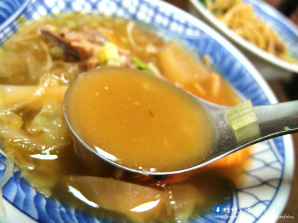 姥姥跳牆:〖台中│美食〗姥姥跳牆 ❤ 令人懷念的特色眷村美食,上海菜飯,特色麵食,眷村滷味,菜尾魚頭~~