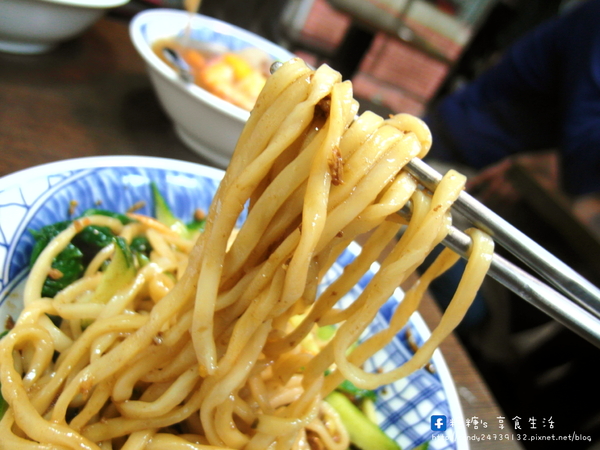 姥姥跳牆:〖台中│美食〗姥姥跳牆 ❤ 令人懷念的特色眷村美食,上海菜飯,特色麵食,眷村滷味,菜尾魚頭~~