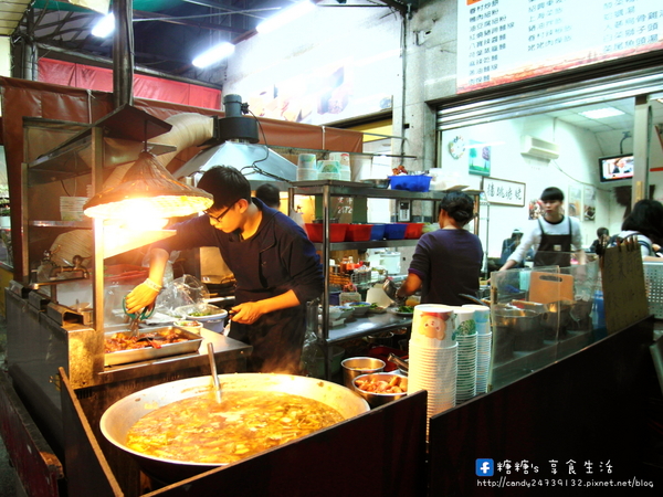 姥姥跳牆:〖台中│美食〗姥姥跳牆 ❤ 令人懷念的特色眷村美食,上海菜飯,特色麵食,眷村滷味,菜尾魚頭~~