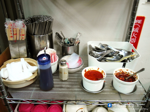 姥姥跳牆：〖台中│美食〗姥姥跳牆 ❤ 令人懷念的特色眷村美食，上海菜飯，特色麵食，眷村滷味，菜尾魚頭~~