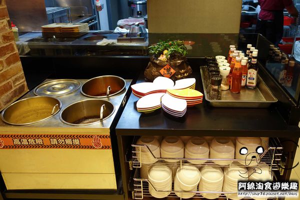 【台北牛排】【北捷中山國中站】將軍碳烤牛排館-牛排吃原肉最好,招牌滷牛筋又濃又香.牛排/甜點/寵物友善/沙拉吧/呂依蓉/捷運中山國中站