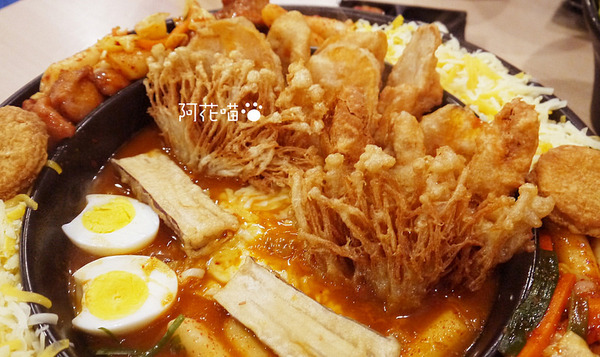 OMAYA春川炒雞(板橋店)：【府中│韓式】超牽絲邪惡辛普森湯-起司年糕鍋，板橋超人氣『OMAYA春川炒雞(板橋店)』