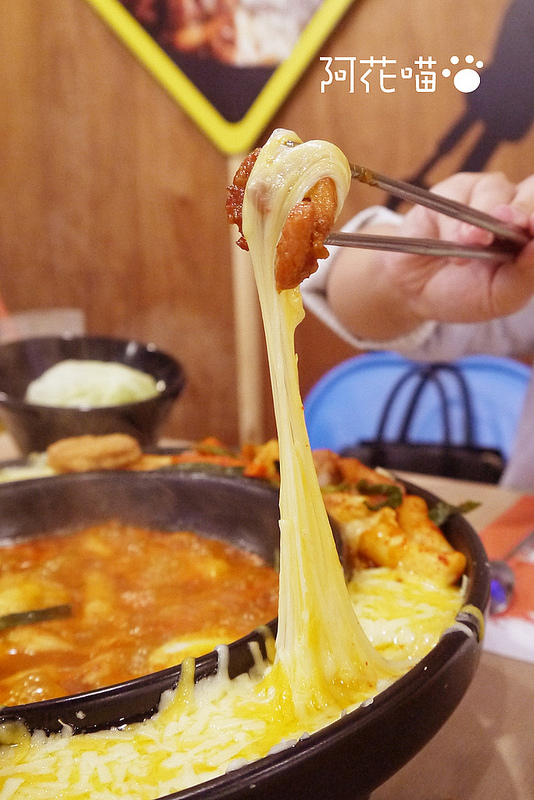 OMAYA春川炒雞(板橋店)：【府中│韓式】超牽絲邪惡辛普森湯-起司年糕鍋，板橋超人氣『OMAYA春川炒雞(板橋店)』