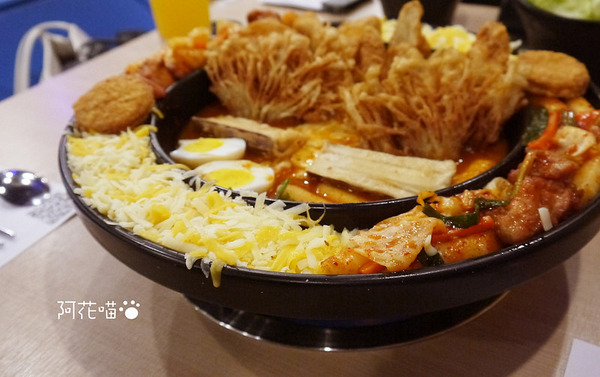 OMAYA春川炒雞(板橋店)：【府中│韓式】超牽絲邪惡辛普森湯-起司年糕鍋，板橋超人氣『OMAYA春川炒雞(板橋店)』