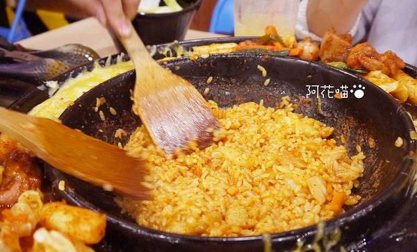 OMAYA春川炒雞(板橋店)：【府中│韓式】超牽絲邪惡辛普森湯-起司年糕鍋，板橋超人氣『OMAYA春川炒雞(板橋店)』