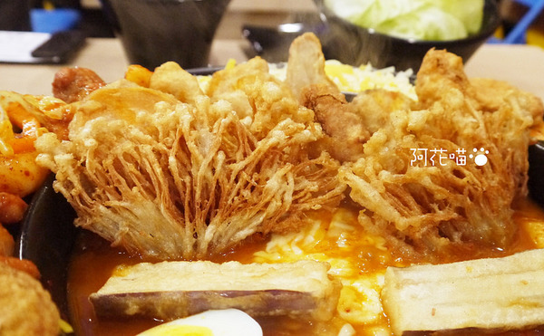 OMAYA春川炒雞(板橋店)：【府中│韓式】超牽絲邪惡辛普森湯-起司年糕鍋，板橋超人氣『OMAYA春川炒雞(板橋店)』