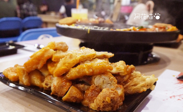 OMAYA春川炒雞(板橋店)：【府中│韓式】超牽絲邪惡辛普森湯-起司年糕鍋，板橋超人氣『OMAYA春川炒雞(板橋店)』